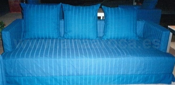Funda a medida para sofá en exterior con cojines de complemento
