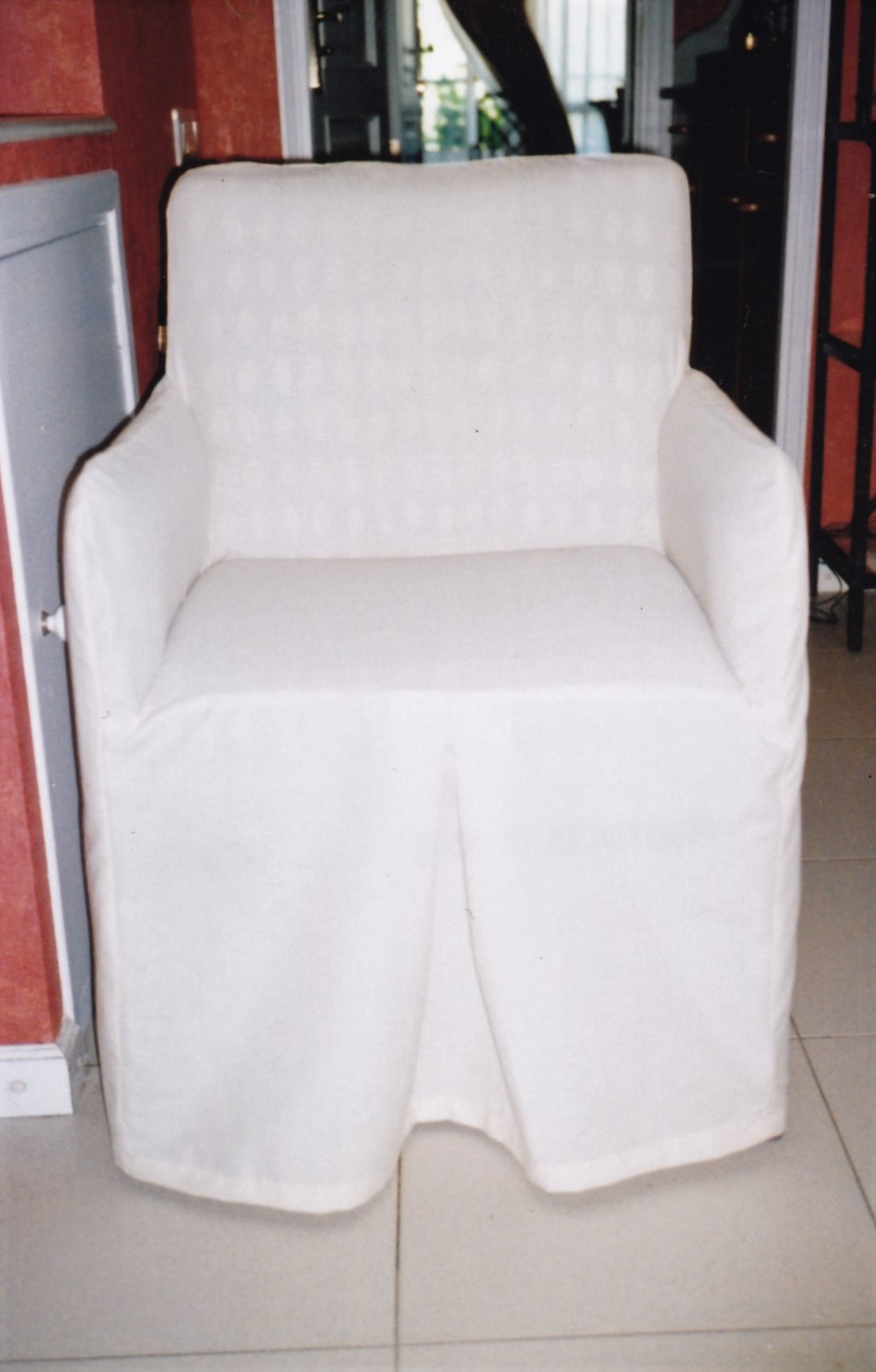 Funda a medida para butaca con brazos y volante alto. Fundas a medida